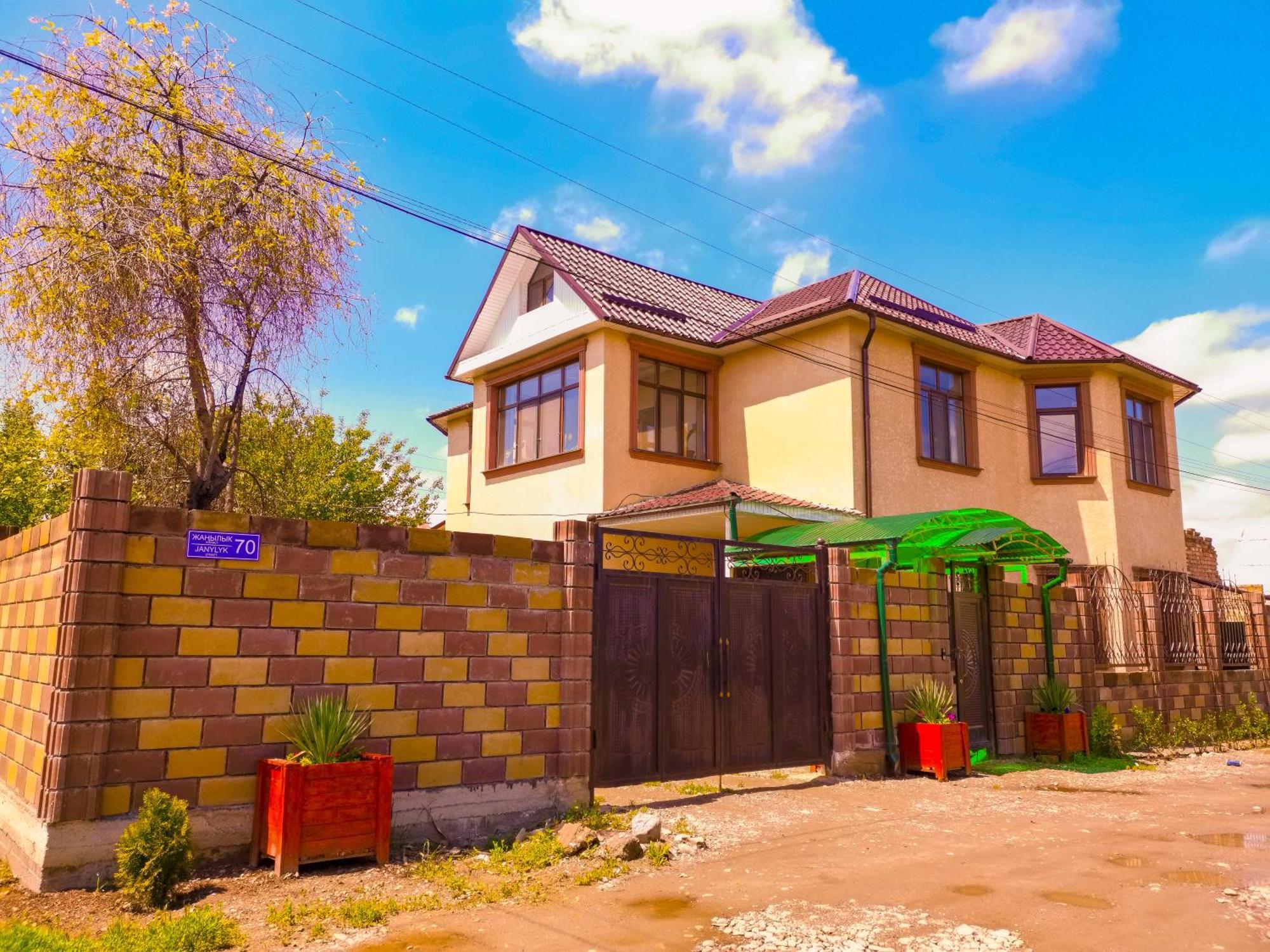 Kurak Homestay Bishkek Exterior photo